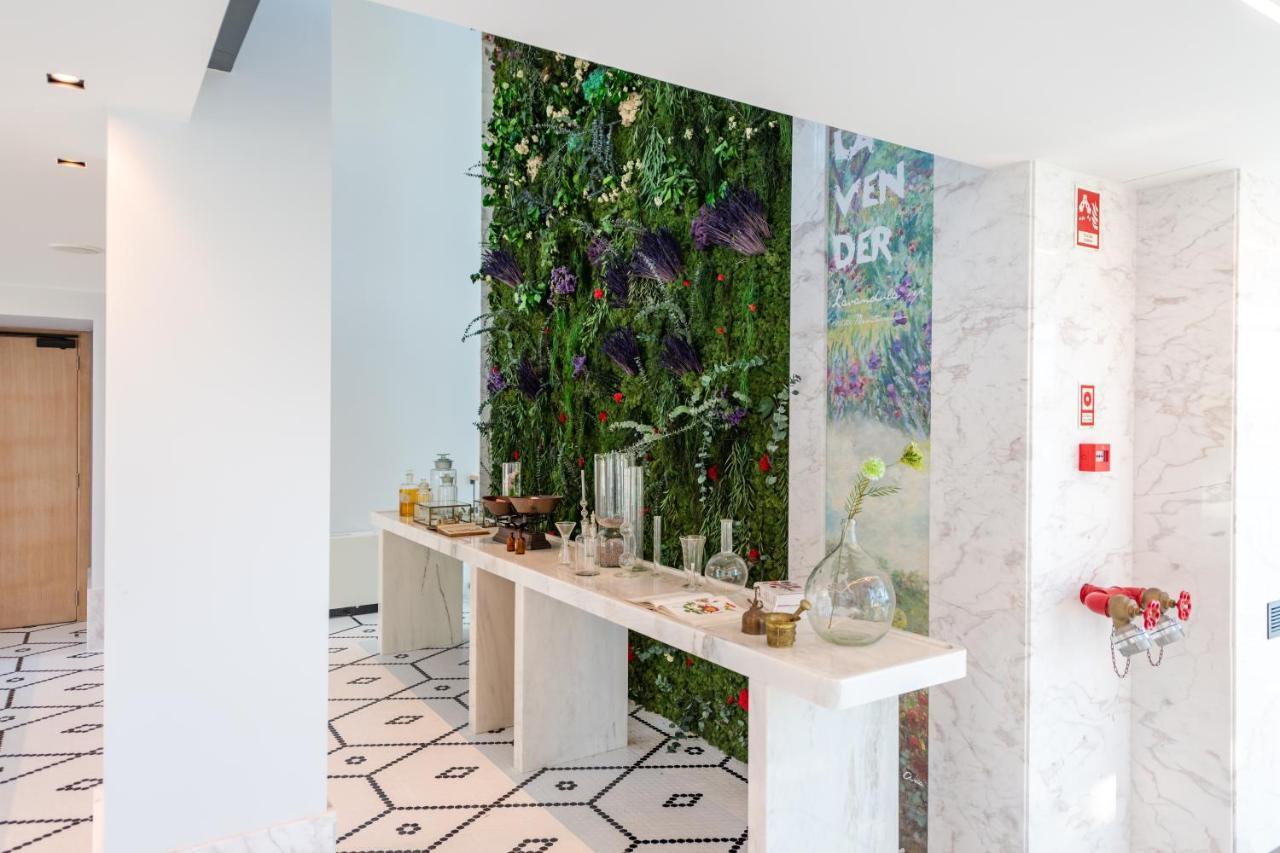 Pestana Douro Riverside - Preferred Hotels & Resorts, Lifestyle Valbom  Bagian luar foto A green wall in a hotel