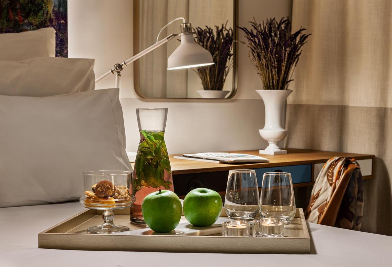 Pestana Douro Riverside - Preferred Hotels & Resorts, Lifestyle Valbom  Bagian luar foto A tray with fruit and water
