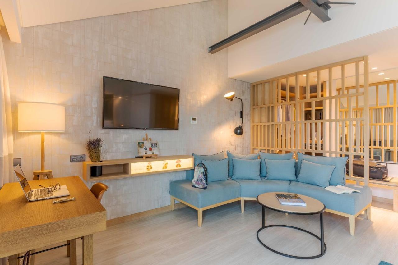 Pestana Douro Riverside - Preferred Hotels & Resorts, Lifestyle Valbom  Bagian luar foto A living room at the hotel